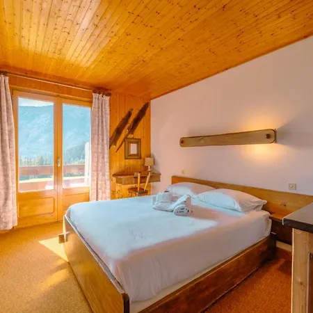 Corzelet In - Out - Happy Chamonix